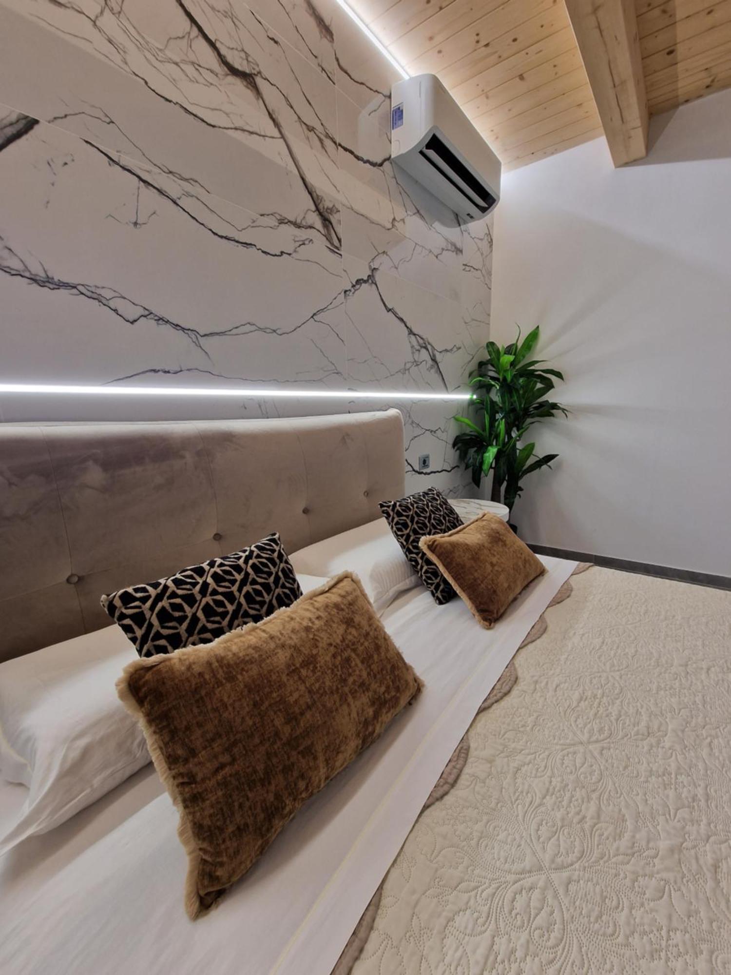 Marla Rooms La Spezia Bagian luar foto
